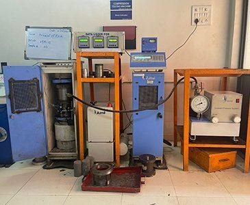 Rock triaxial test cell