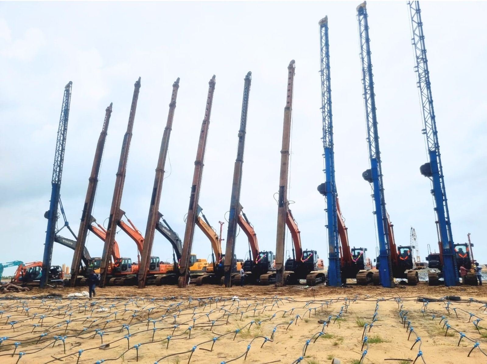Ground improvement works with stone column installation rig